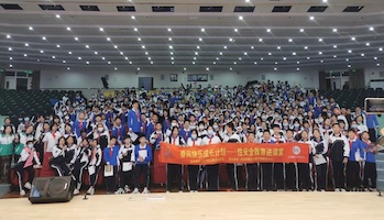 深圳报业集团出版社携手春风，让性安全教育进课堂